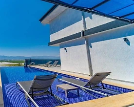 Kaş Yeşilköy'de Sakin Konumda, Özel Havuzlu, Kiralık Villa - 2