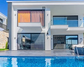 Kaş Yeşilköy'de Sakin Konumda, Özel Havuzlu, Kiralık Villa - 2