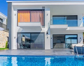 Kaş Yeşilköy'de Sakin Konumda, Özel Havuzlu, Kiralık Villa - 2