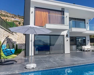 Kaş Yeşilköy'de Sakin Konumda, Özel Havuzlu, Kiralık Villa - 3