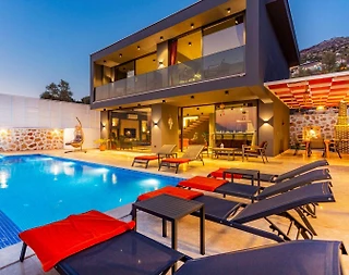 Kaş Yeşilköy'de Sakin Konumda, Özel Havuzlu, Ferah Villa - 1