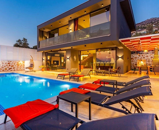 Kaş Yeşilköy'de Sakin Konumda, Özel Havuzlu, Ferah Villa - 1