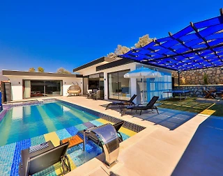 Kaş Yeşilköy'de Sakin Konumda, Özel Havuzlu, Muhafazakar Villa  - 1