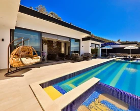 Kaş Yeşilköy'de Sakin Konumda, Özel Havuzlu, Muhafazakar Villa  - 2