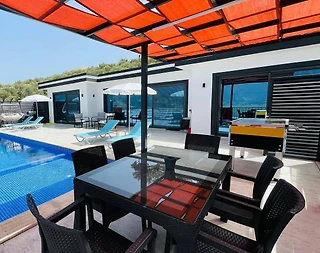 Kaş Yeşilköy'de Yeşillikler İçerisinde, Özel Havuzlu, 2+1 Villa - 1