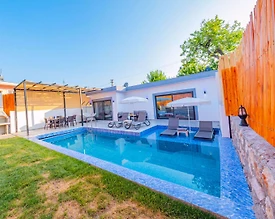 Kaş Yeşilköy'de Yeşillikler İçerisinde, Özel Havuzlu, Jakuzili Villa - 2