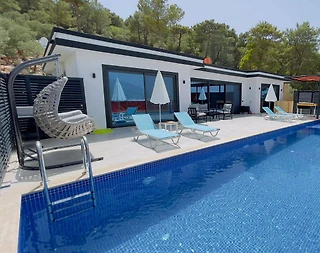 Kaş Yeşilköy'de Yeşillikler İçerisinde, Özel Havuzlu, Konforlu Villa - 1