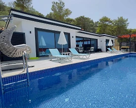 Kaş Yeşilköy'de Yeşillikler İçerisinde, Özel Havuzlu, Konforlu Villa - 2