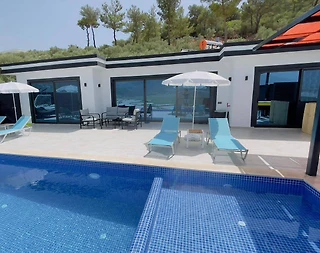 Kaş Yeşilköy'de Yeşillikler İçerisinde, Özel Havuzlu, Konforlu Villa - 5