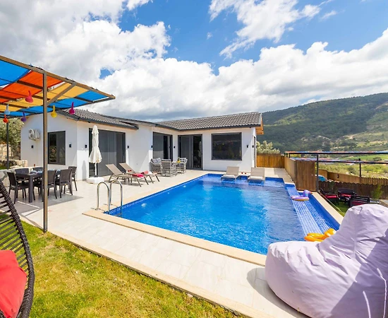 Kaş Hacıoğlan'da Doğa Manzaralı, Özel Havuzlu, Çocuk Oyun Alanlı Villa - 1