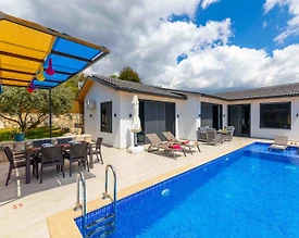 Kaş Hacıoğlan'da Doğa Manzaralı, Özel Havuzlu, Çocuk Oyun Alanlı Villa - 2