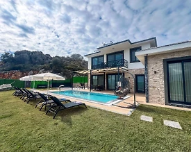 Fethiye Kayaköy'de Deniz Manzaralı, Özel Havuzlu, Konforlu Villa - 2