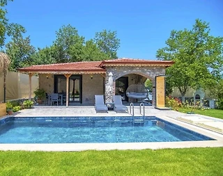 Fethiye Kayaköy'de Geniş Bahçeli, Özel Havuzlu, Jakuzili Villa - 1
