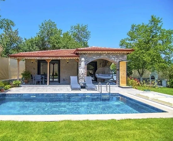 Fethiye Kayaköy'de Geniş Bahçeli, Özel Havuzlu, Jakuzili Villa - 1