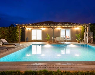 Muğla Fethiye'de Geniş Bahçeli, Özel Havuzlu, Modern Villa - 3