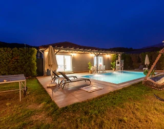 Muğla Fethiye'de Geniş Bahçeli, Özel Havuzlu, Modern Villa - 4