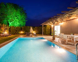 Muğla Fethiye'de Geniş Bahçeli, Özel Havuzlu, Modern Villa - 2