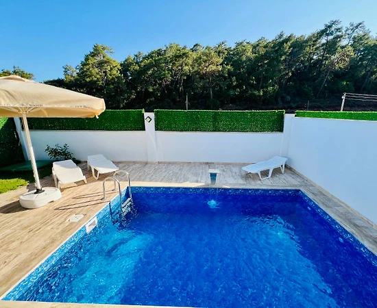 Kemer Arslanbucak'ta Sakin Konumda, Özel Havuzlu, Kiralık Villa - 1