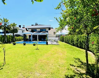 Kemer Çamyuva'da Geniş Bahçeli, Özel Havuzlu, Lüks Villa - 1
