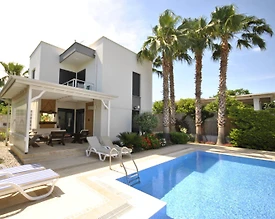 Kemer Çamyuva'da Modern Tasarımlı, Ortak Havuzlu, Kiralık Dubleks Villa - 2