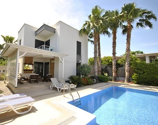 Kemer Çamyuva'da Modern Tasarımlı, Ortak Havuzlu, Kiralık Dubleks Villa - 2