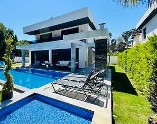 Kemer Çamyuva'da 6 Kişi Kapasiteli, Özel Havuzlu, Modern Villa - 1