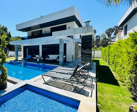 Kemer Çamyuva'da 6 Kişi Kapasiteli, Özel Havuzlu, Modern Villa - 1