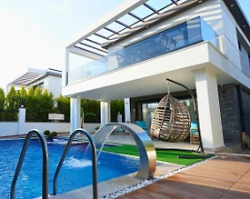Kemer Çamyuva'da Modern Tasarımlı, Isıtmalı Havuzlu, Bahçeli Villa - 2