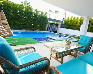 Kemer Çamyuva'da Şık Tasarımlı, Özel Isıtmalı Havuzlu, Bahçeli Villa - 5