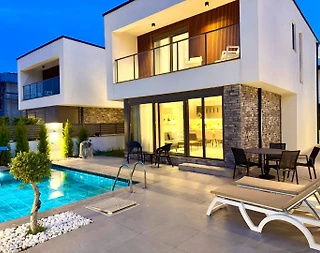 Kemer Çamyuva'da Elverişli Konumda, Özel Havuzlu, Modern Villa - 1