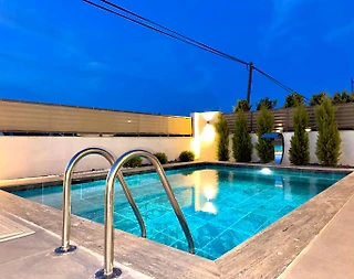 Kemer Çamyuva'da Elverişli Konumda, Özel Havuzlu, Modern Villa - 4