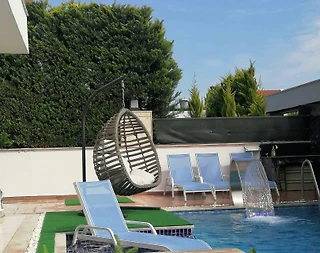 Kemer Çamyuva'da Modern Tasarımlı, Isıtmalı Havuzlu, Bahçeli Villa - 4