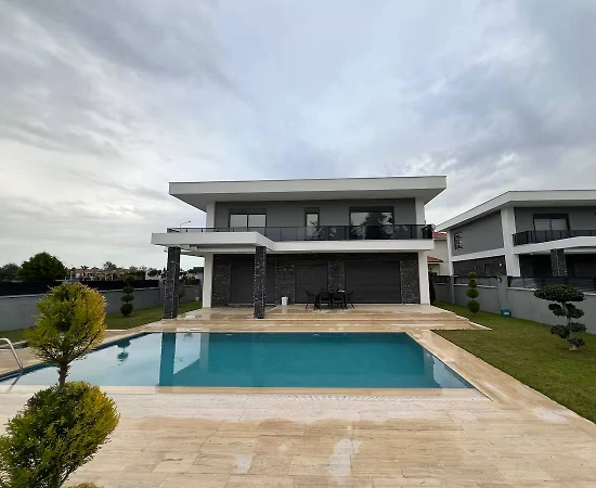 Kemer Çamyuva'da Modern Tasarımlı, Özel Havuzlu, Merkezi Villa - 1