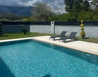 Kemer Çamyuva'da Modern Tasarımlı, Özel Havuzlu, Merkezi Villa - 2