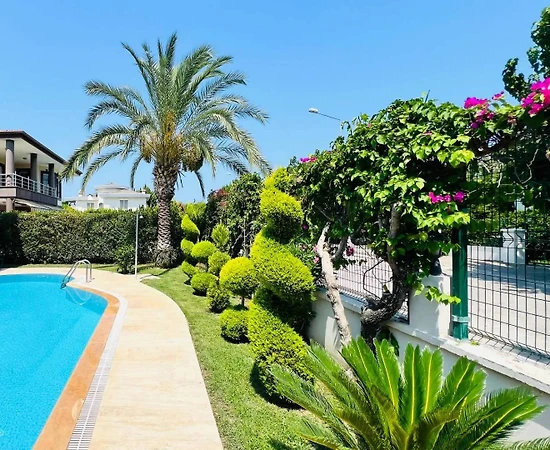 Kemer Çamyuva'da Plaja Yakın Konumda, Özel Havuzlu, Kiralık Villa - 1