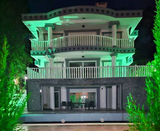 Kemer Çamyuva'da Yemyeşil Doğada, Özel Havuzlu, Kiralık Villa - 1