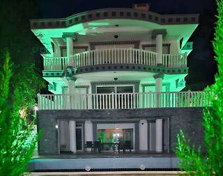 Kemer Çamyuva'da Yemyeşil Doğada, Özel Havuzlu, Şık Villa - 1