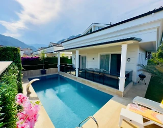 Kemer Arslanbucak'ta Merkeze Yakın Konumda, Özel Havuzlu, Şık Villa - 1