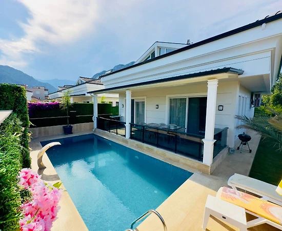 Kemer Arslanbucak'ta Merkeze Yakın Konumda, Özel Havuzlu, Kiralık Villa - 1