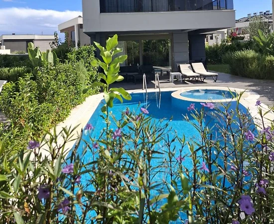Kemer Göynük'te Doğa İle İç İçe, Özel Havuzlu, Geniş Villa - 1