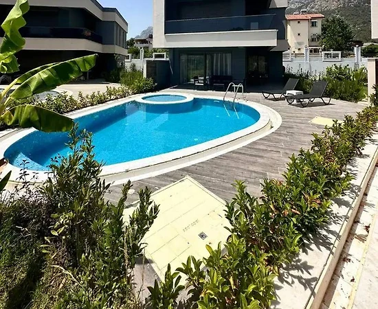 Kemer Göynük'te Elverişli Konumda, Özel Havuzlu, Kiralık Villa - 1