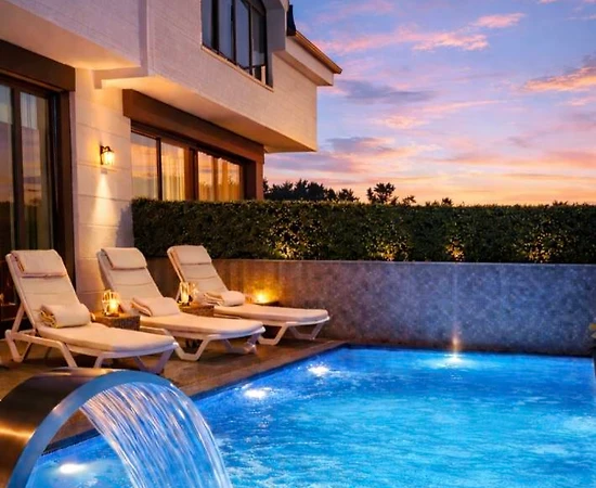 Kemer Göynük'te Muhteşem Doğa Manzaralı, Isıtmalı Havuzlu, 3+1 Villa - 1