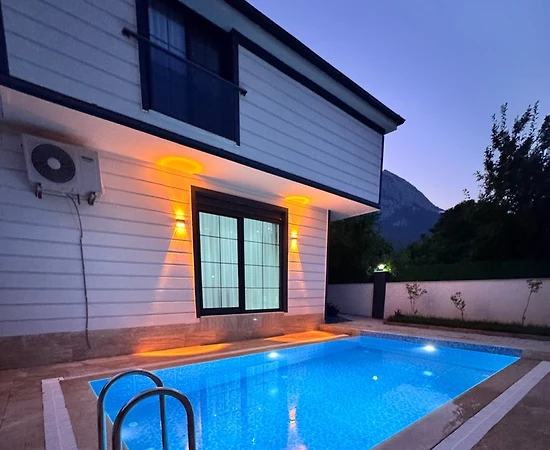 Kemer Göynük'te Sakin Konumda, Özel Havuzlu, Kiralık Villa - 1