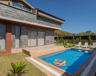 Antalya Kemer'de Denize Yakın Konumda, Özel Havuzlu, Şık Villa - 1