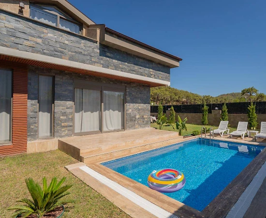 Antalya Kemer'de Denize Yakın Konumda, Özel Havuzlu, Kiralık Villa - 1