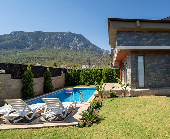 Antalya Kemer'de Merkezi Konumda, Özel Havuzlu, Ferah Villa - 1