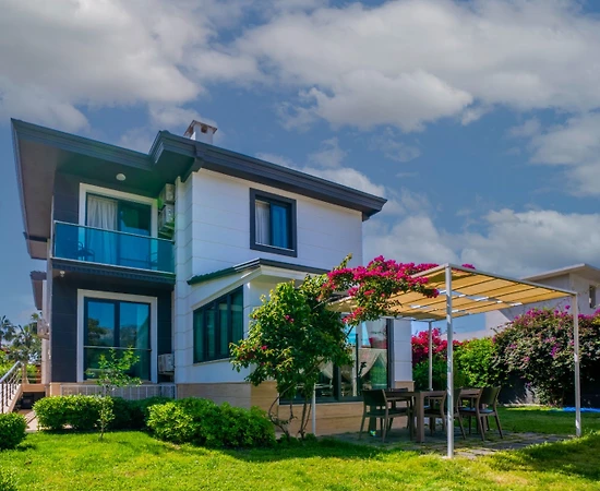 Kemer Tekirova'da Sahile Yakın, Bahçeli, Konforlu, 2+1 Kiralık Suit - 1