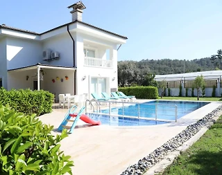 Kemer'de Doğa İle İç İçe, Özel ve Çocuk Havuzlu, Bahçeli Villa - 1
