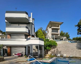 Kuşadası Soğucak'ta Merkezi Konumda, Özel Havuzlu, Lüks Villa - 1