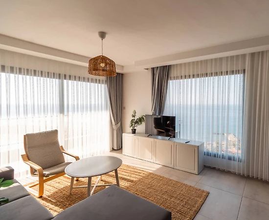 Kıbrıs Girne'de Havuz Manzaralı, Tesis İçerisinde, 2+1 Daire - 1